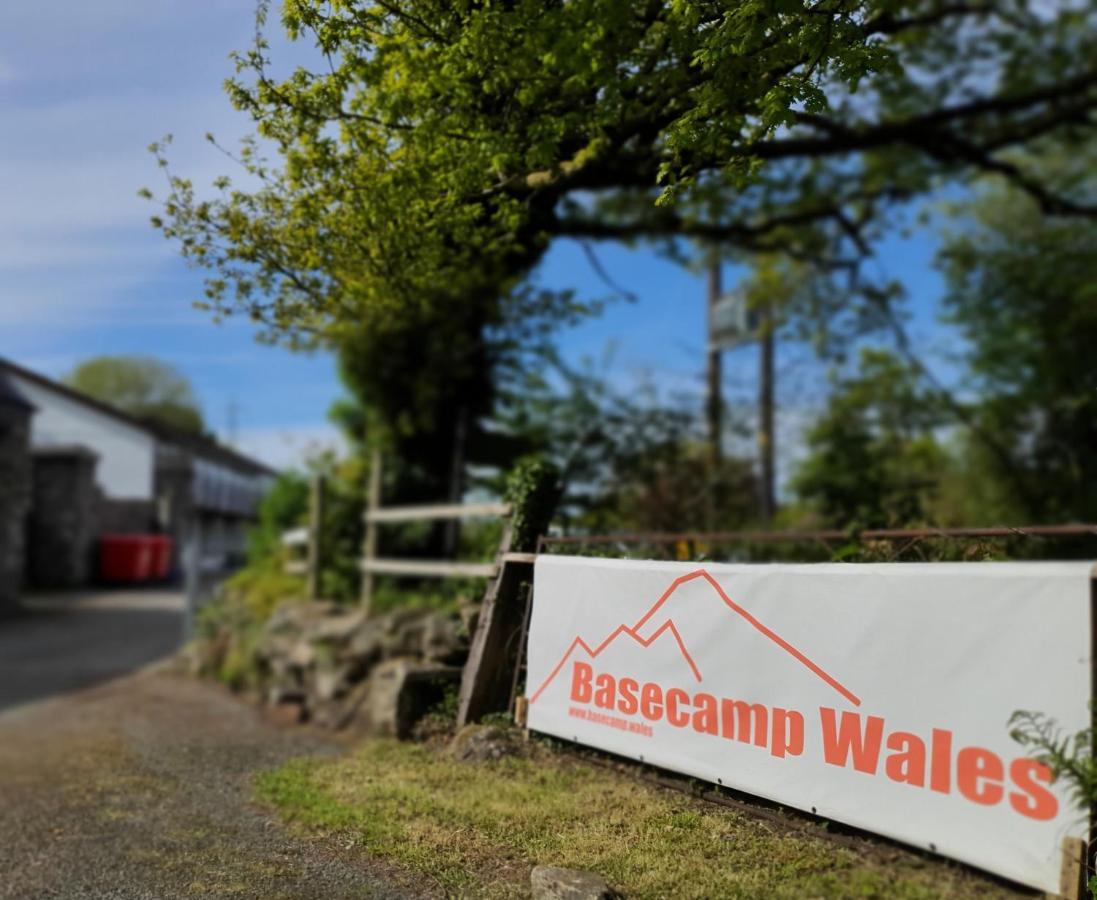 Hostel Basecamp Wales Llanllyfni Exterior foto